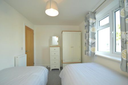 2 bedroom bungalow to rent - Photo 2