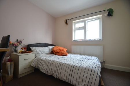 6 bedroom Detached house to rent - Photo 4