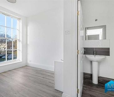 Royal Drive, New Southgate, London, N11 - Photo 4