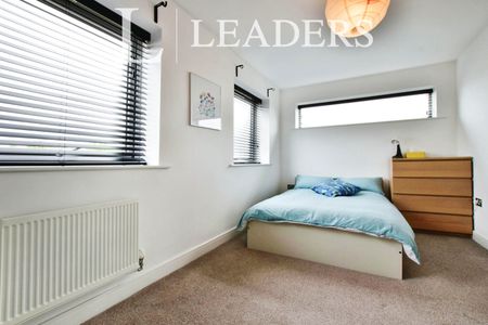 4 bedroom town house to rent Arena Drive, Manchester, M11 - Photo 3