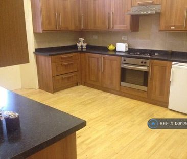 1 bedroom in a flat share to rent - Photo 2