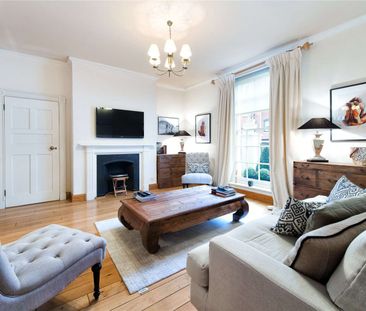 A charming terraced house providing spacious and neutrally decorate... - Photo 1