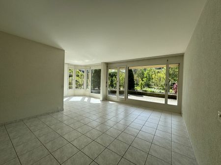 "Zentrale, ruhige Lage mit Sicht ins Grüne" - Photo 3