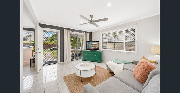 FAMILY HOME JUST A STONES THROW FROM THE SHORE! - Photo 1