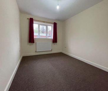 2 bedroom end of terrace house to rent - Photo 2