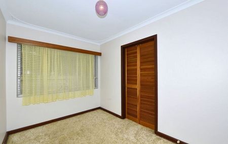 Centrally Located Family Home! - Photo 2