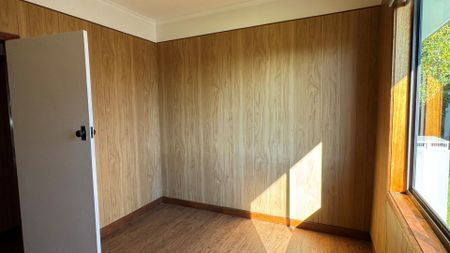 3 bedroom light-filled home - Photo 5