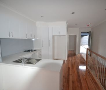 Immaculate 2 bedroom unit - Photo 3