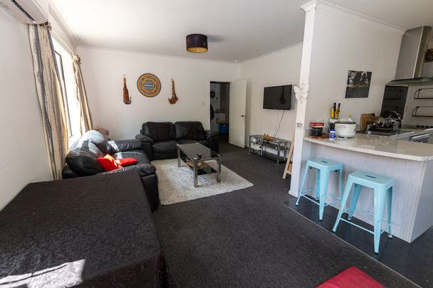 Spacious Six-Bedroom Home at 141 North Road, Dunedin – Seeking four flat mates for 2026 - Photo 1