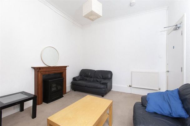 4 bedroom flat to rent - Photo 1