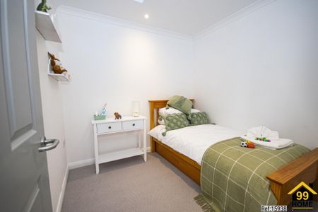 2 bed Flat in Commercial Square , Camborne, TR14 8DZ - Photo 3