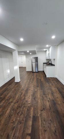 For Lease - 154 Bristol Road, Mississauga, Ontario - Photo 4