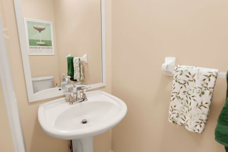 For Lease - 19 Beech Street, Grimsby, Ontario - Photo 2