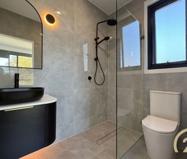 Brand New 5 Bedroom Duplex in Busby&excl; - Photo 1