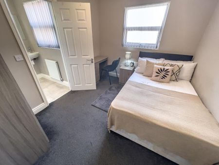 5 bedroom terraced house to rent - Photo 4