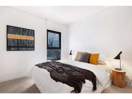 Elegant Apartment In Heart of the City! - Photo 2