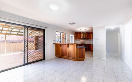 Spacious Family Home in a Prime Coastal Location - Photo 2