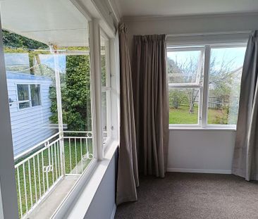 Charming Tawa 2BR Townhouse! - Photo 1