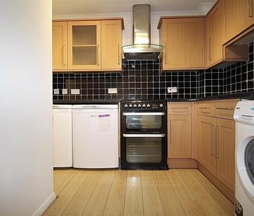 2 Bedroom Flat - Purpose Built To Let - Photo 4