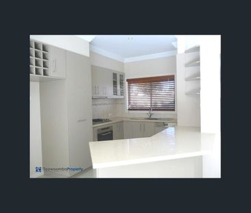 Executive Unit! Prestige Townhouse! - Photo 4