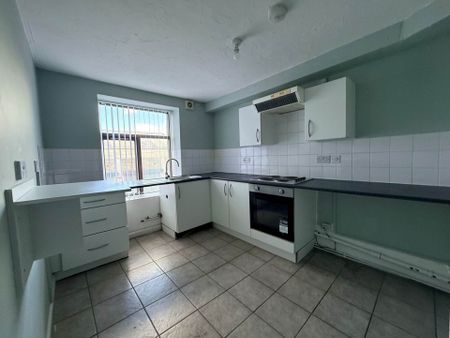 Price £800 pcm - Available Now - Unfurnished - Photo 5