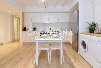 Modern Apartment with Private Terrace in Port Veil