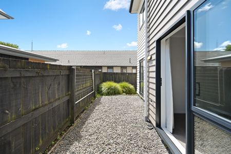 Discover this well-presented two-bedroom, two-bathroom home located on Cook Street in the highly sought-after Hamilton East. - Photo 5