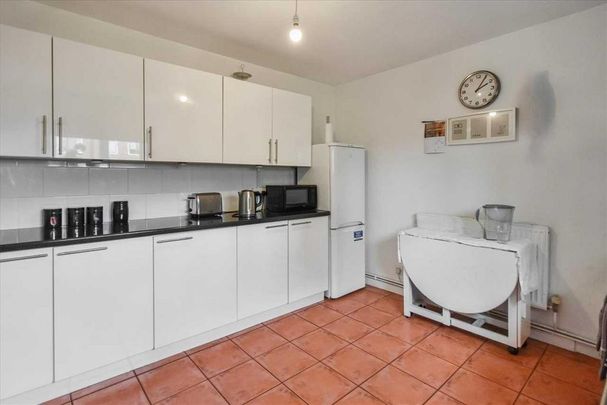 3 bedroom flat to rent - Photo 1