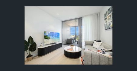 LUXURY 1 BEDROOM PLUS STUDY ROOM WITH UNCREDIBLE OCEAN AND BRIDGE VIEWS!! (Furniture options) - Photo 2