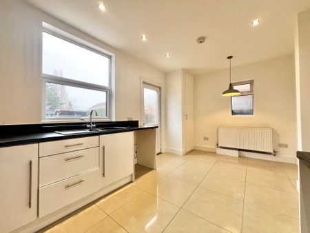 Roosevelt Avenue - Photo 4