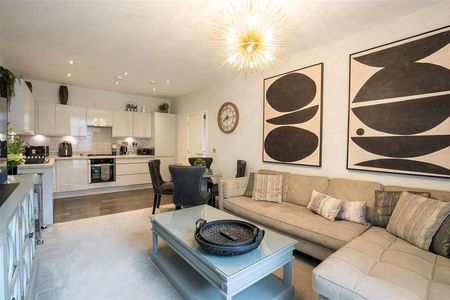 Abbotsbury Court, Rumbush Lane, Solihull, B90 - Photo 2