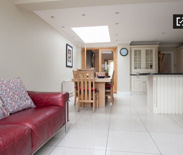 Attic room to rent in 5-bedroom house in Rathgar, Dublin - Photo 5