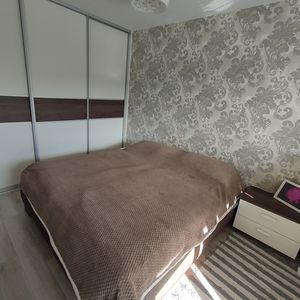 Prenájom pekného 3 izbového bytu s garážou v Bratislave - Photo 2