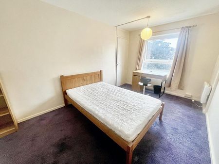 3 bedroom flat to rent - Photo 2