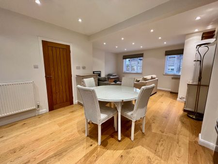 High Street, Aldeburgh, Suffolk, IP15 - Photo 4