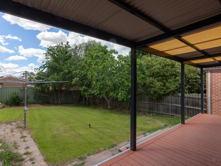 5 Crooke Close, Calwell ACT 2905 - House For Rent | Domain - Photo 2