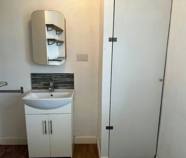 Semi-detached house to rent on - Photo 3