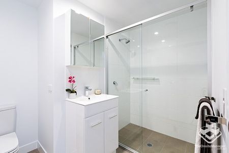 Unit in great condition with balcony - Photo 4