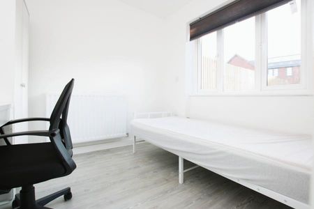 3 bedroom terraced house to rent - Photo 2