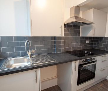 2 bedroom semi-detached house to rent - Photo 5