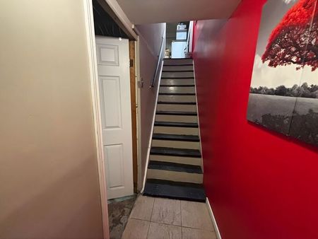 $1,699 / 2 br / 1 ba / 44 Spring st unit 1 - Photo 4