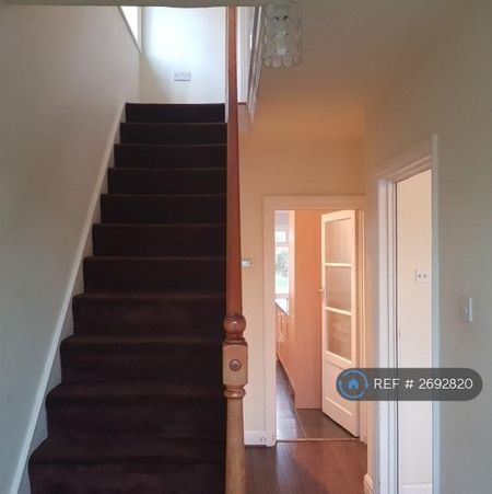 3 bedroom semi-detached house to rent - Photo 3