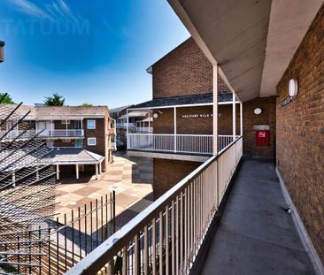 1 bedroom in a flat share to rent - Photo 1