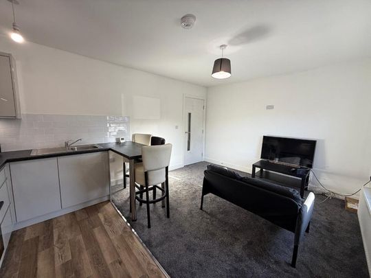 3 bedroom flat to rent - Photo 1