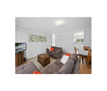 FRESH & MODERN TOP FLOOR APARTMENT - Photo 1