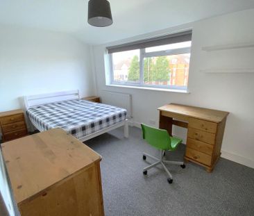 3 bedroom apartment to rent - Photo 2