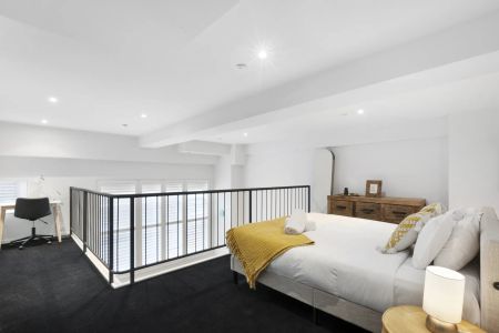 Loft-Style living with the best of the Paris-End on the doorstep - Photo 5