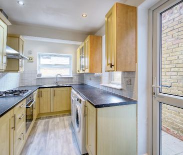 4 bedroom semi-detached house to rent - Photo 1