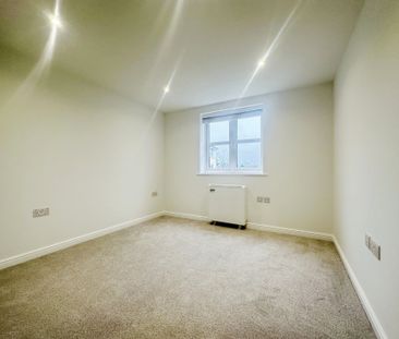 2 bed flat to rent in Scholars Walk, Langley, SL3 - Photo 2