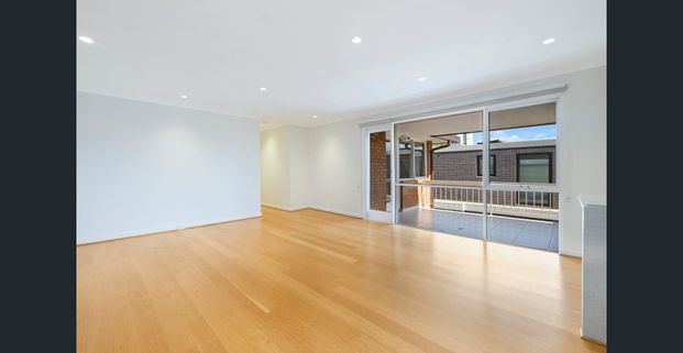 Top floor three bedroom apartment - Photo 1